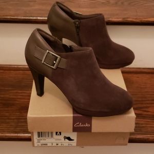 Clarks Platform Heel Bootie Grey/Espresso 7W